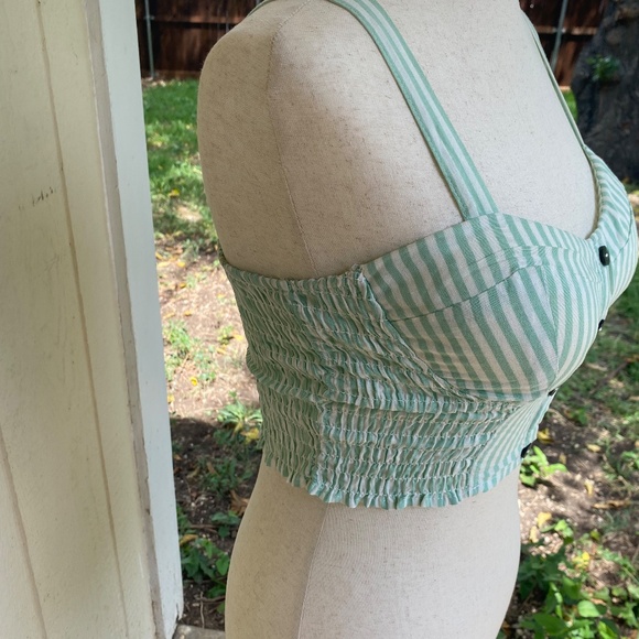 Green crop top - Picture 5 of 11